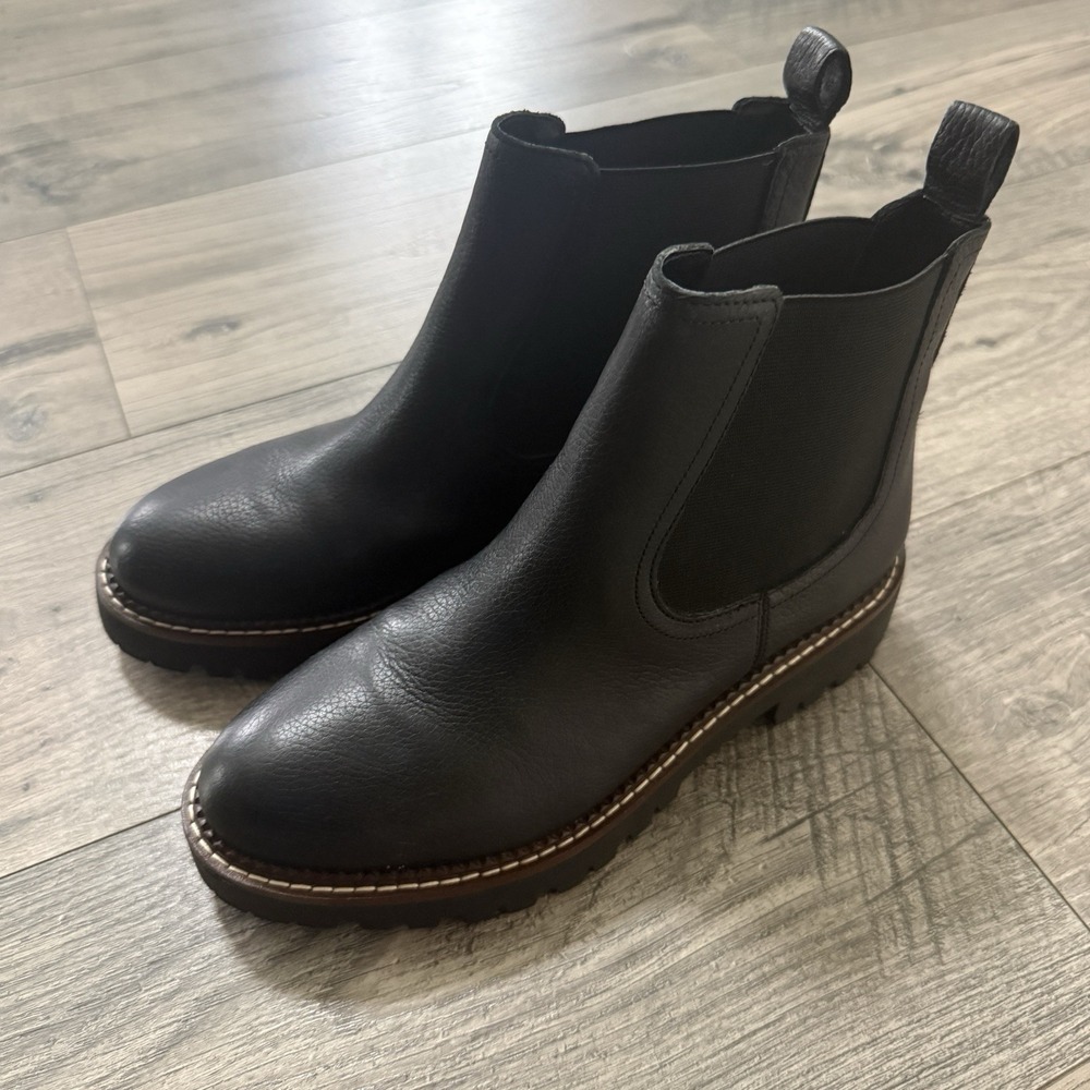 Caslon Miller Water Resistant Lug Chelsea Boot Black Bootie Size 7